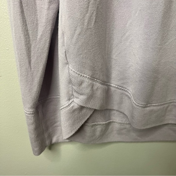 ATHLETA Women’s Lightweight Sweatshirt Lavender Purple Size Medium Crew Neck - Picture 9 of 11